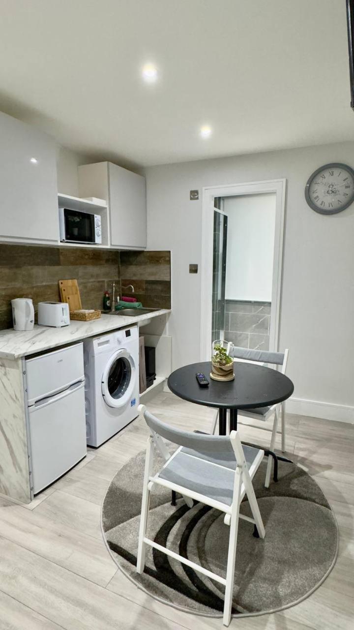 Guest&Rest Elite 2 Apartment Лондон Екстериор снимка