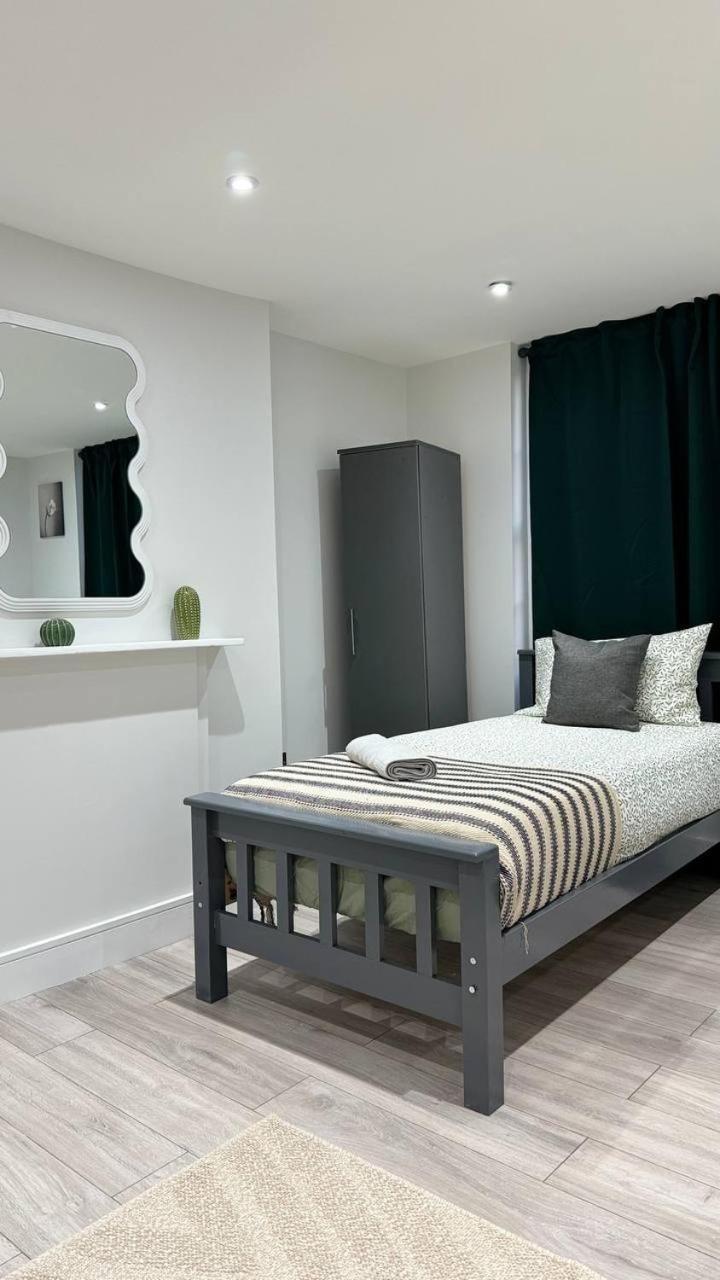 Guest&Rest Elite 2 Apartment Лондон Екстериор снимка