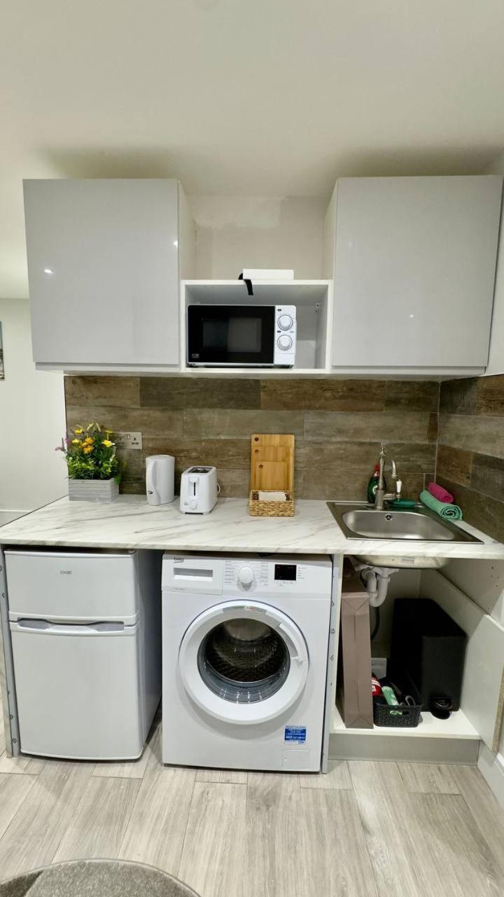Guest&Rest Elite 2 Apartment Лондон Екстериор снимка