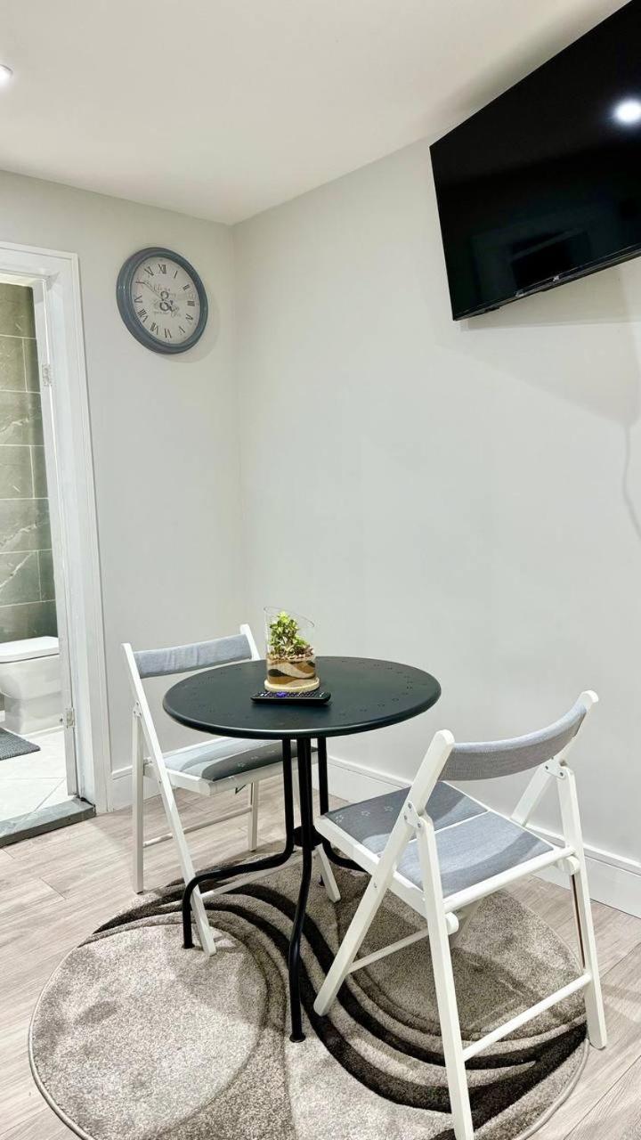 Guest&Rest Elite 2 Apartment Лондон Екстериор снимка